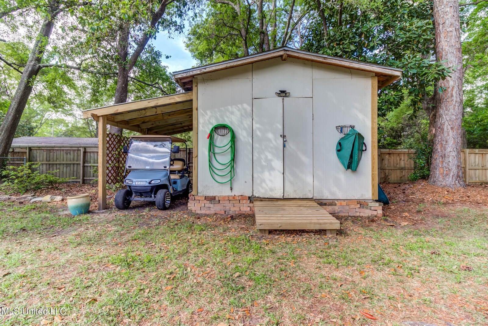 450 Whispering Pine Drive, Ocean Springs, MS 39564