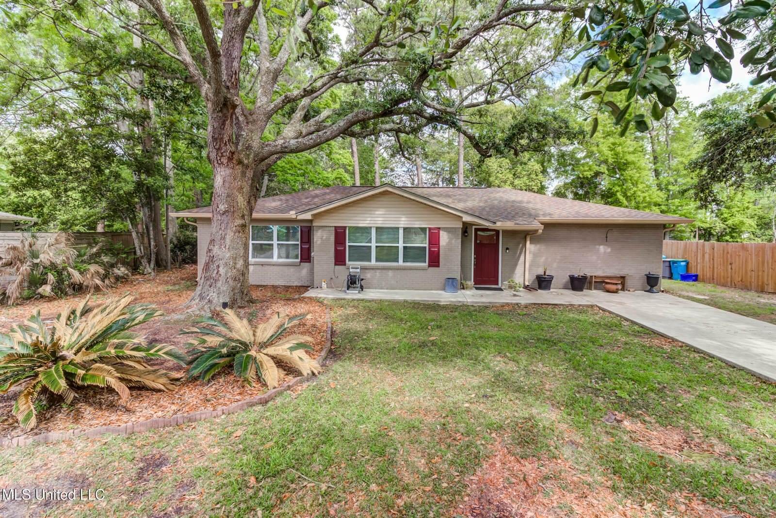 450 Whispering Pine Drive, Ocean Springs, MS 39564