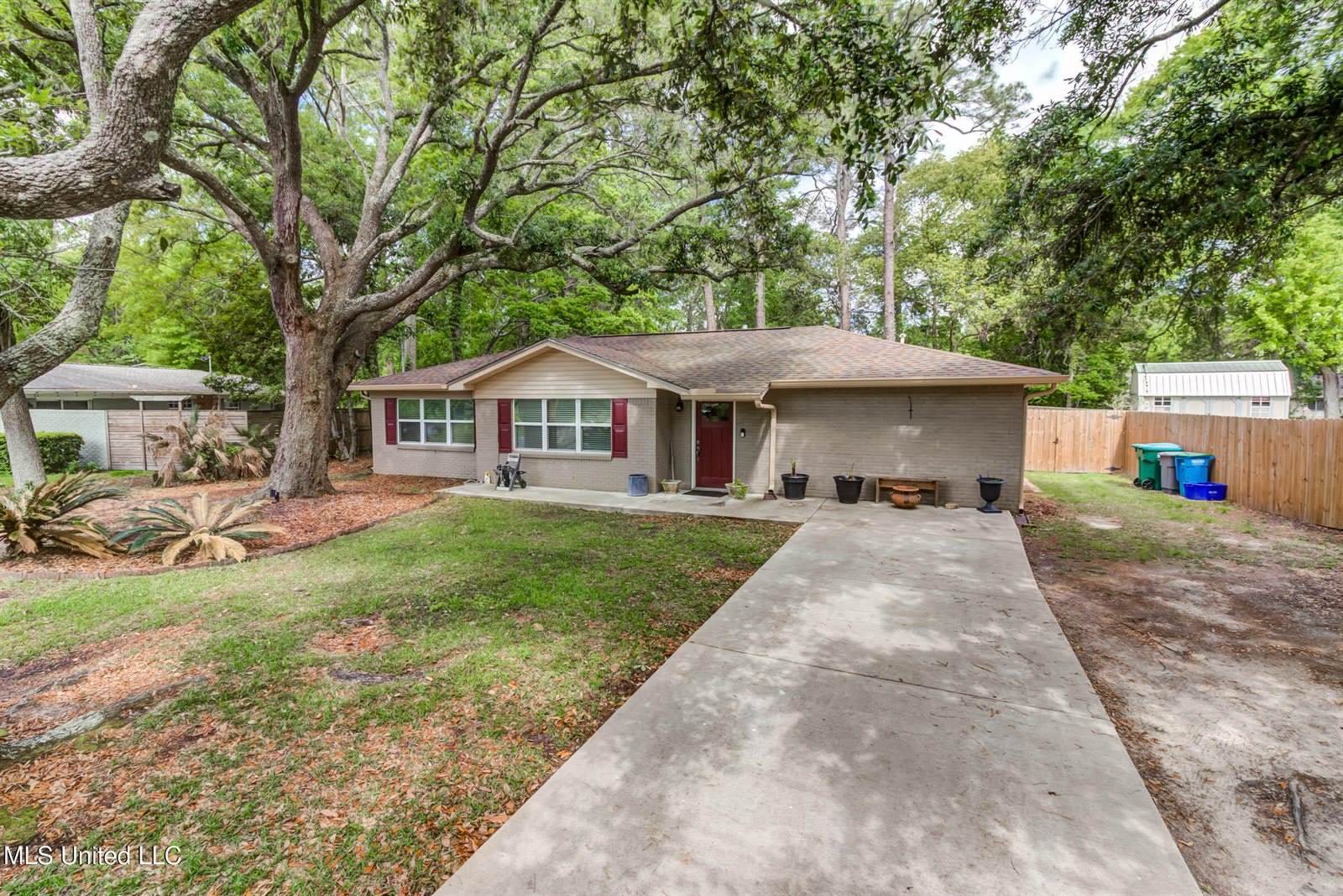 450 Whispering Pine Drive, Ocean Springs, MS 39564