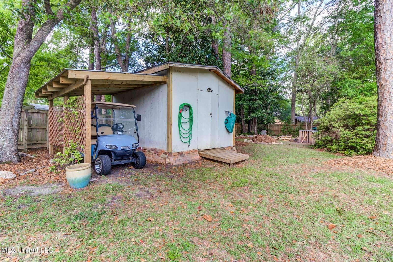 450 Whispering Pine Drive, Ocean Springs, MS 39564