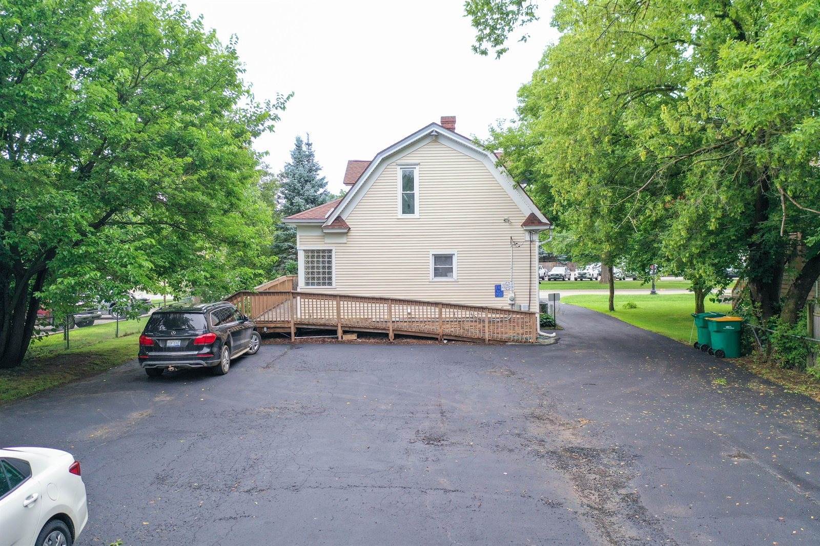 515 East Grand River Avenue, HowellCity_Livingston, MI 48843