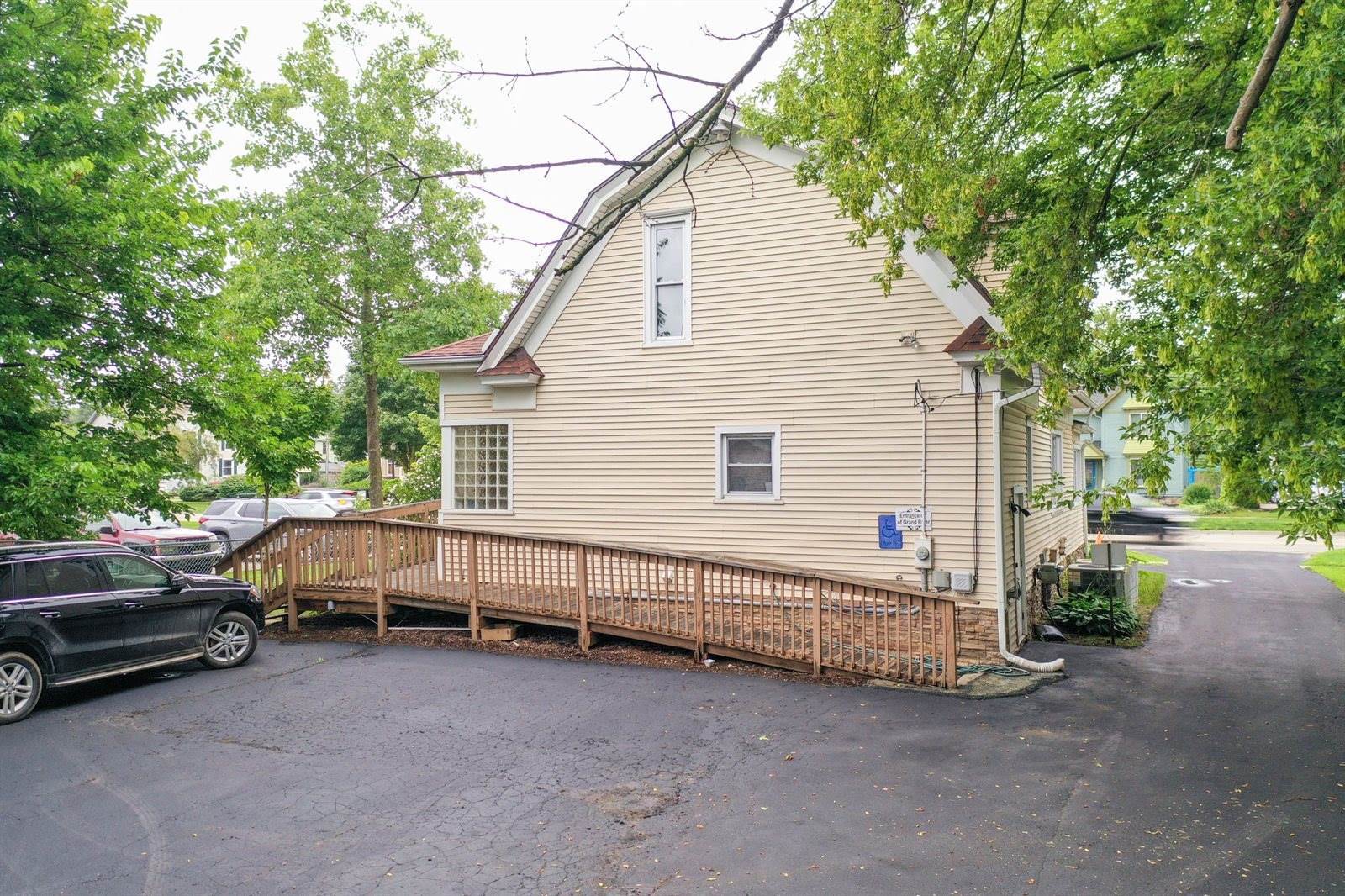 515 East Grand River Avenue, HowellCity_Livingston, MI 48843