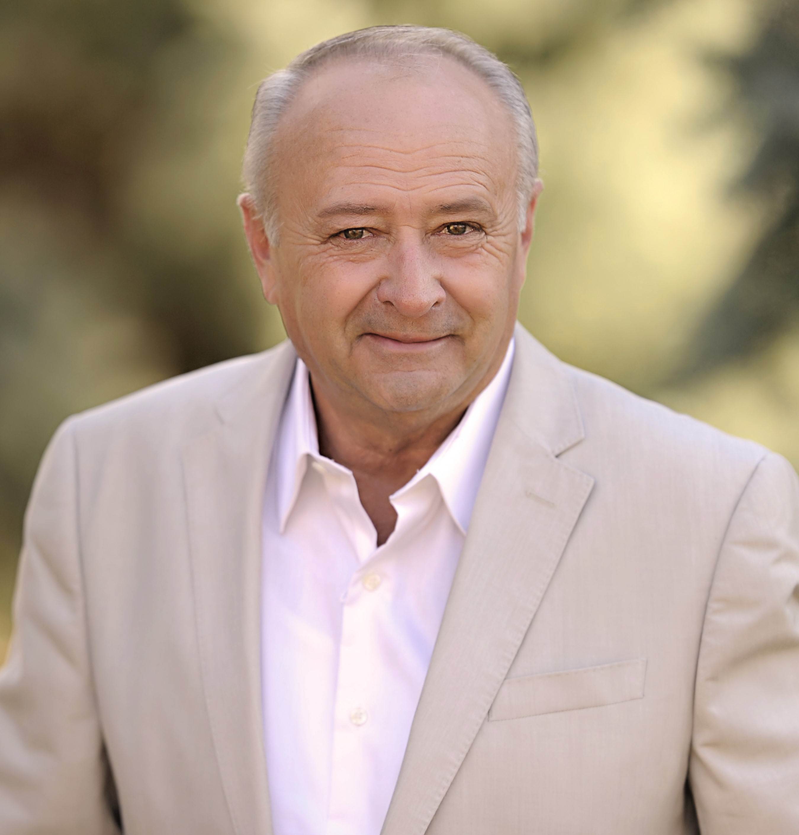 186 N Canterbury Circle, North Sioux City, SD 57049