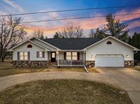 311 W Pine Street, Abbotsford, WI 54405