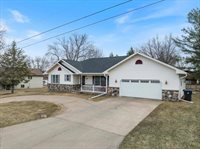 311 W Pine Street, Abbotsford, WI 54405