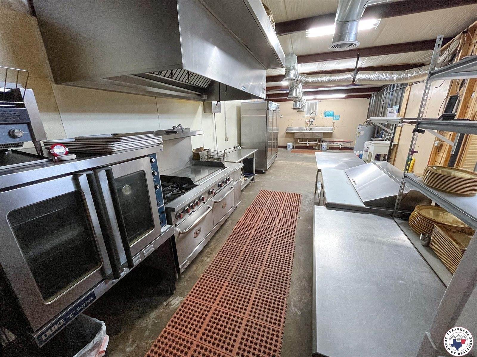 114 South Central Avenue, Marietta, TX 75566