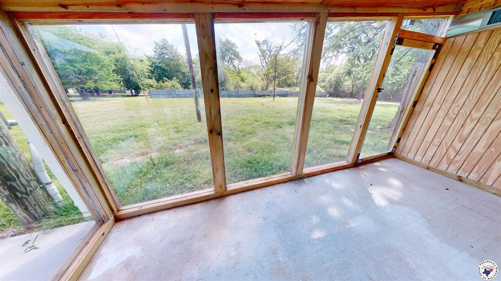 114 South Central Avenue, Marietta, TX 75566