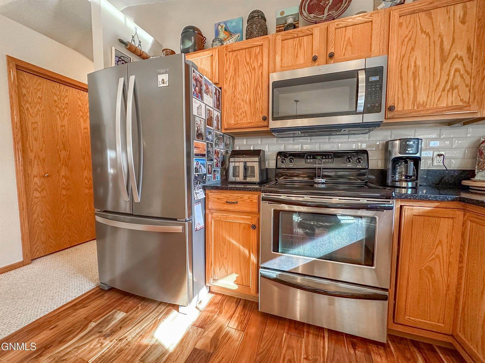 7335 Cottonwood Lane, Bismarck, ND 58503