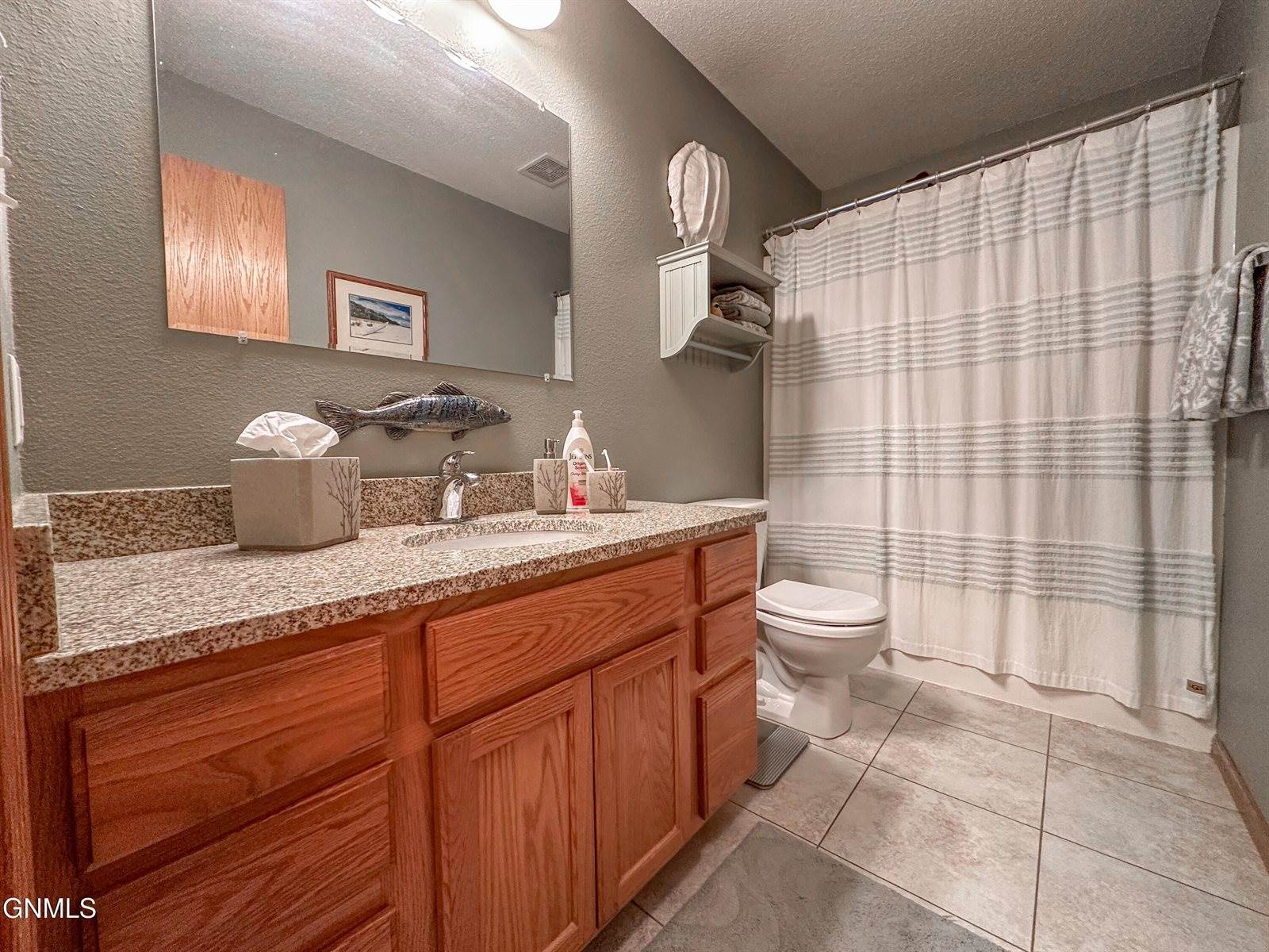 7335 Cottonwood Lane, Bismarck, ND 58503