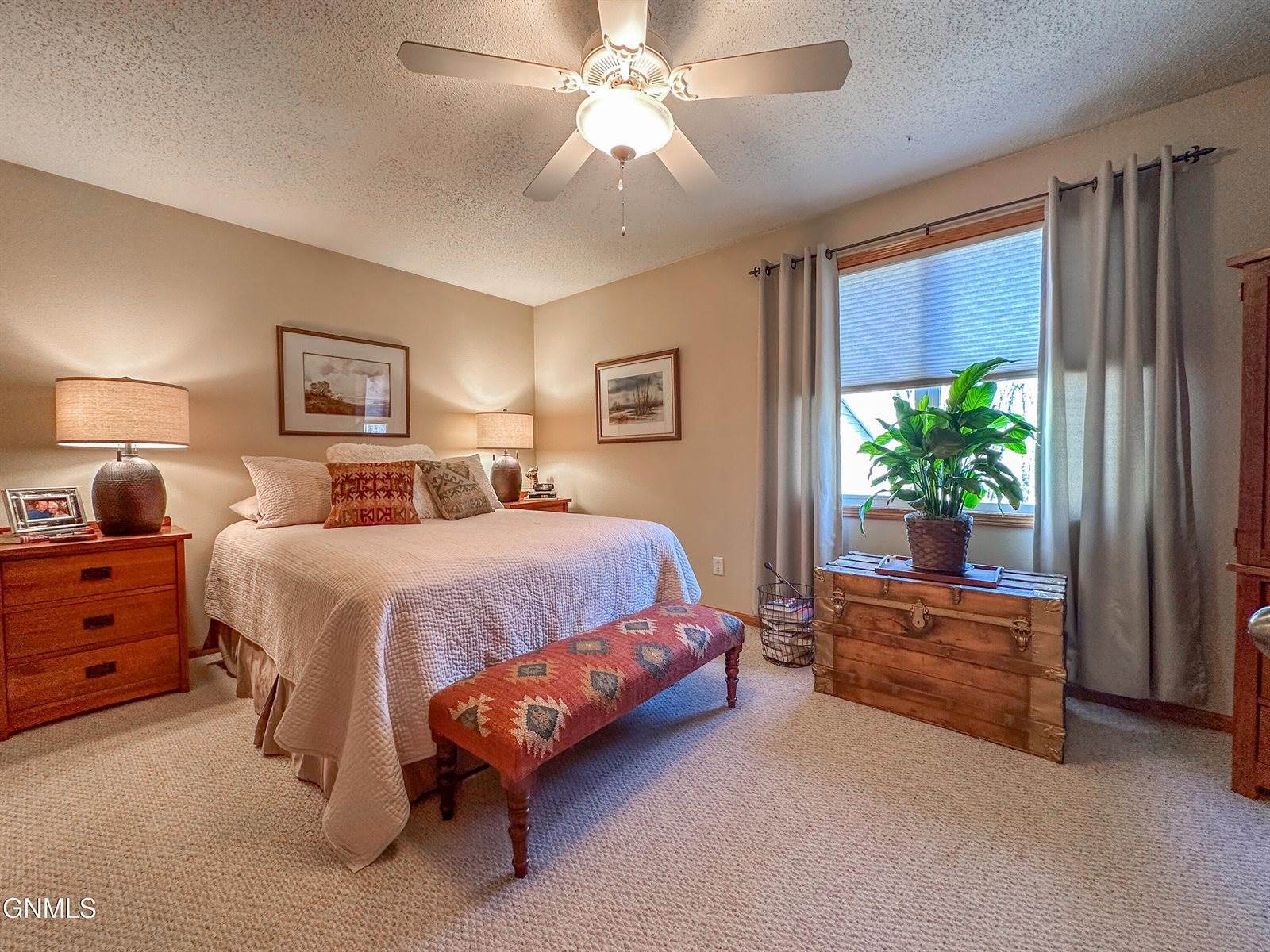 7335 Cottonwood Lane, Bismarck, ND 58503