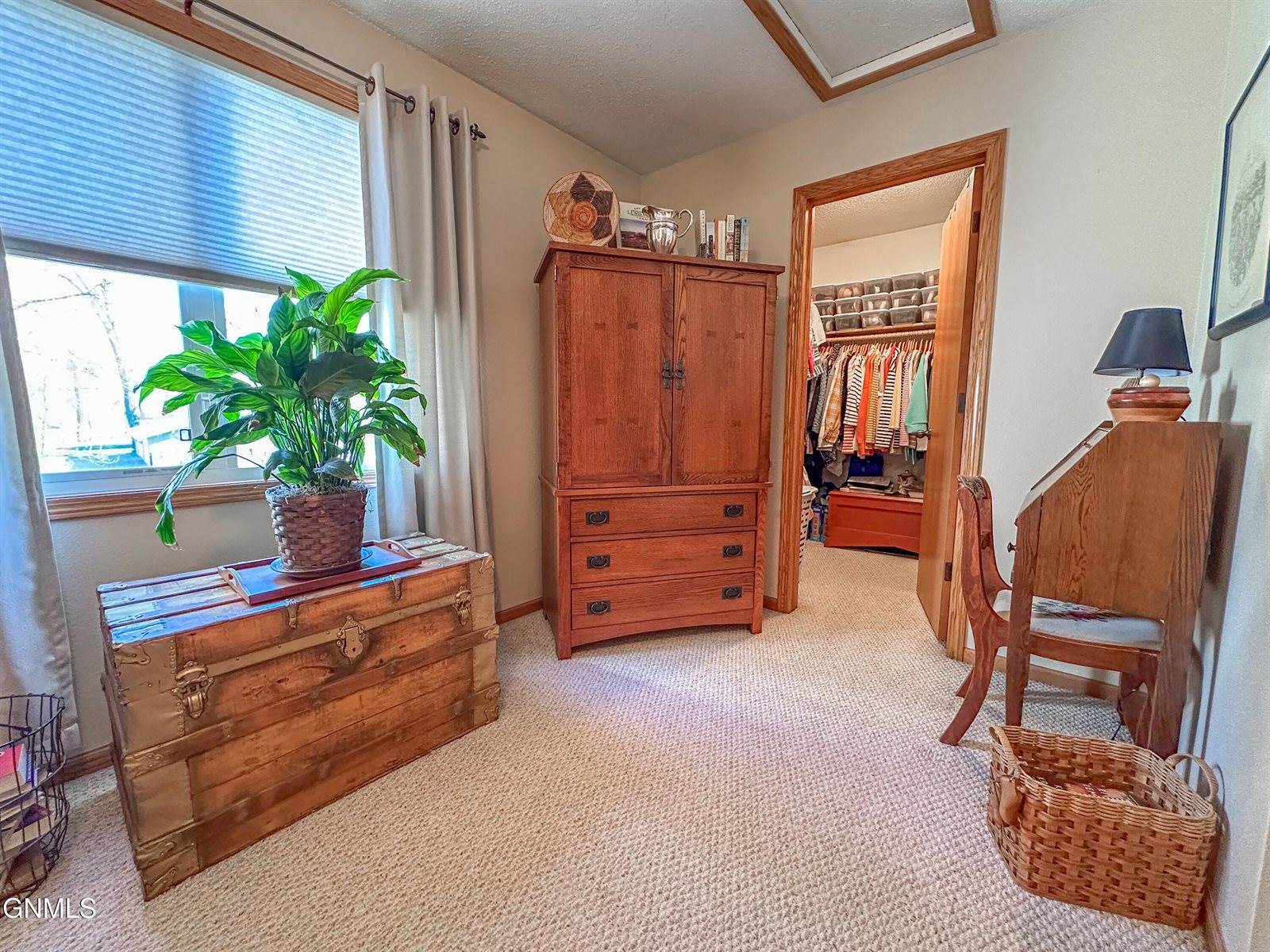 7335 Cottonwood Lane, Bismarck, ND 58503