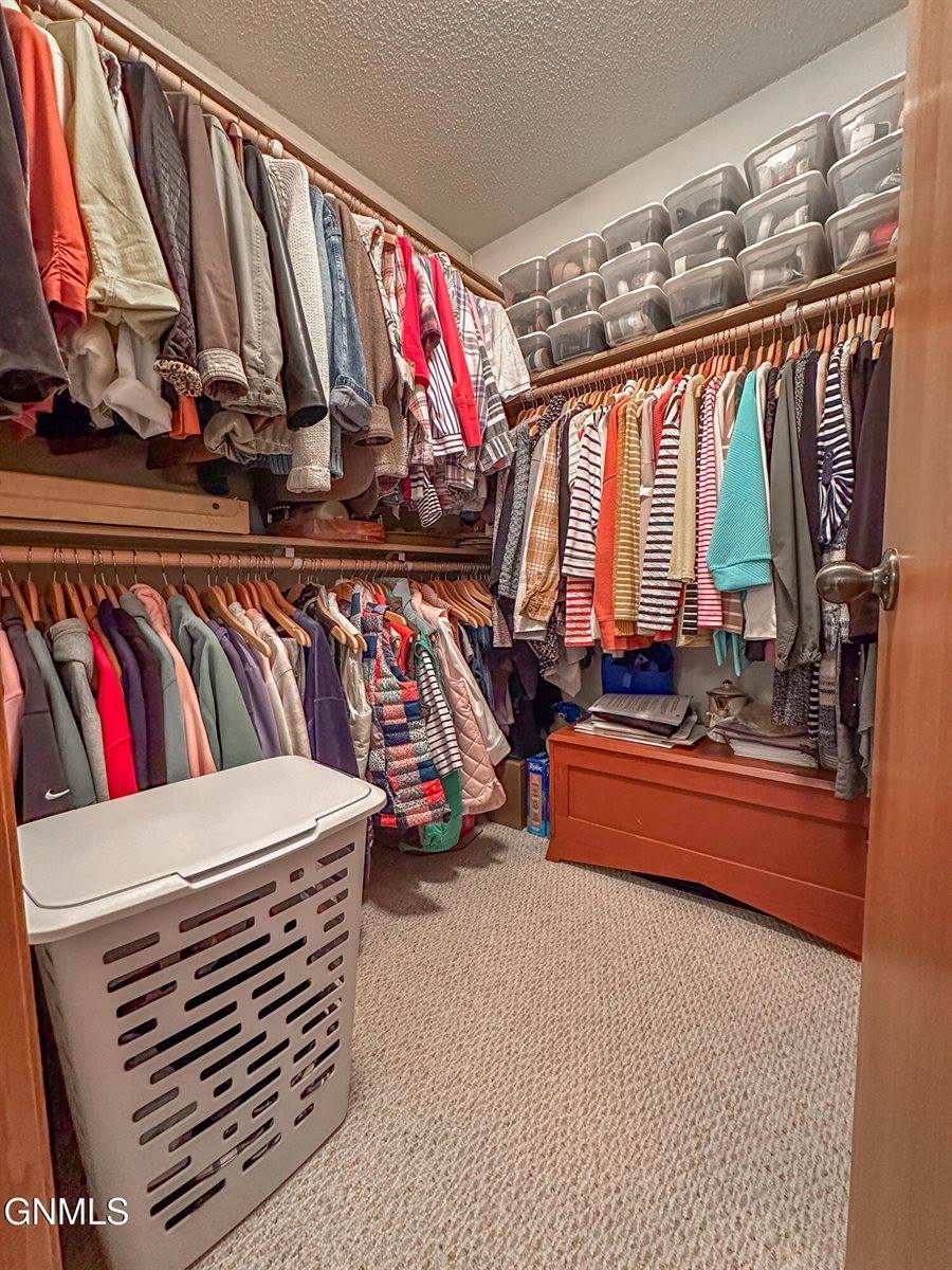 7335 Cottonwood Lane, Bismarck, ND 58503