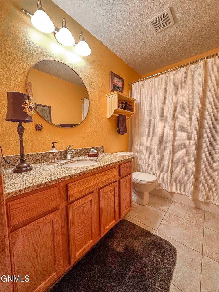 7335 Cottonwood Lane, Bismarck, ND 58503