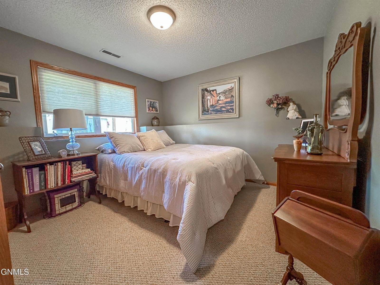 7335 Cottonwood Lane, Bismarck, ND 58503