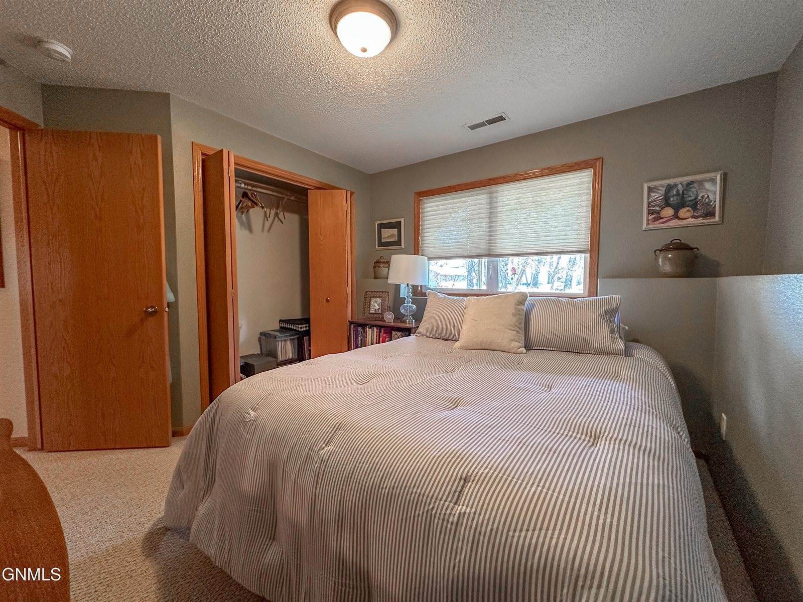 7335 Cottonwood Lane, Bismarck, ND 58503