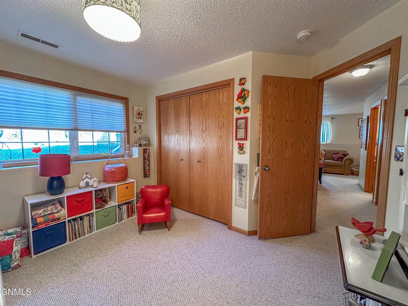 7335 Cottonwood Lane, Bismarck, ND 58503