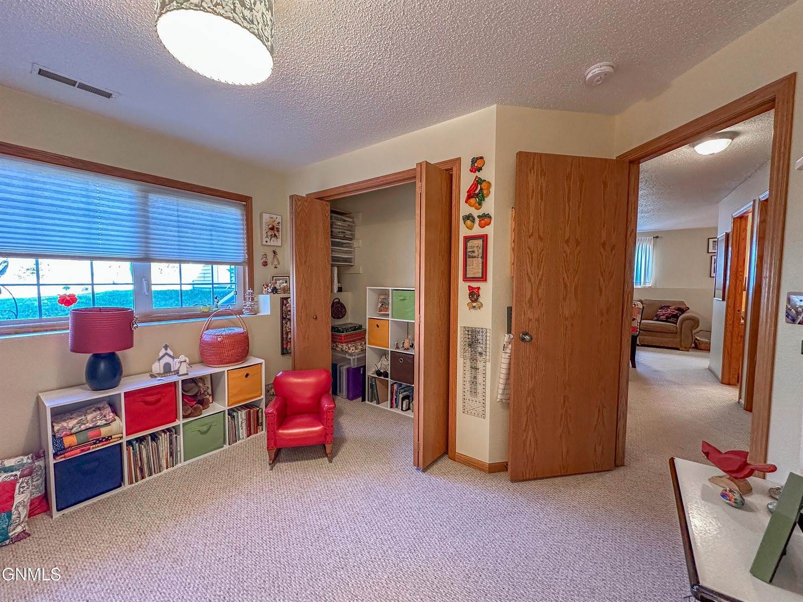 7335 Cottonwood Lane, Bismarck, ND 58503