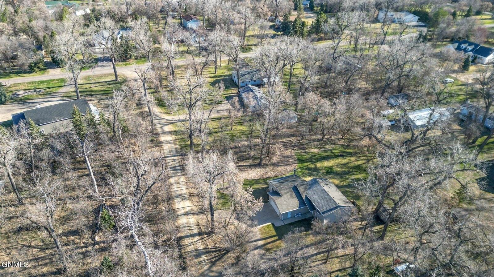 7335 Cottonwood Lane, Bismarck, ND 58503