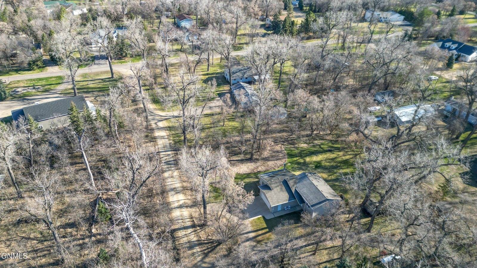 7335 Cottonwood Lane, Bismarck, ND 58503