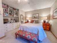 7335 Cottonwood Lane, Bismarck, ND 58503