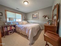 7335 Cottonwood Lane, Bismarck, ND 58503