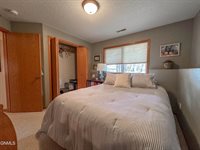 7335 Cottonwood Lane, Bismarck, ND 58503