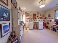 7335 Cottonwood Lane, Bismarck, ND 58503