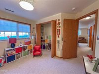 7335 Cottonwood Lane, Bismarck, ND 58503