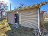 7335 Cottonwood Lane, Bismarck, ND 58503