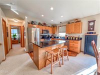 7335 Cottonwood Lane, Bismarck, ND 58503