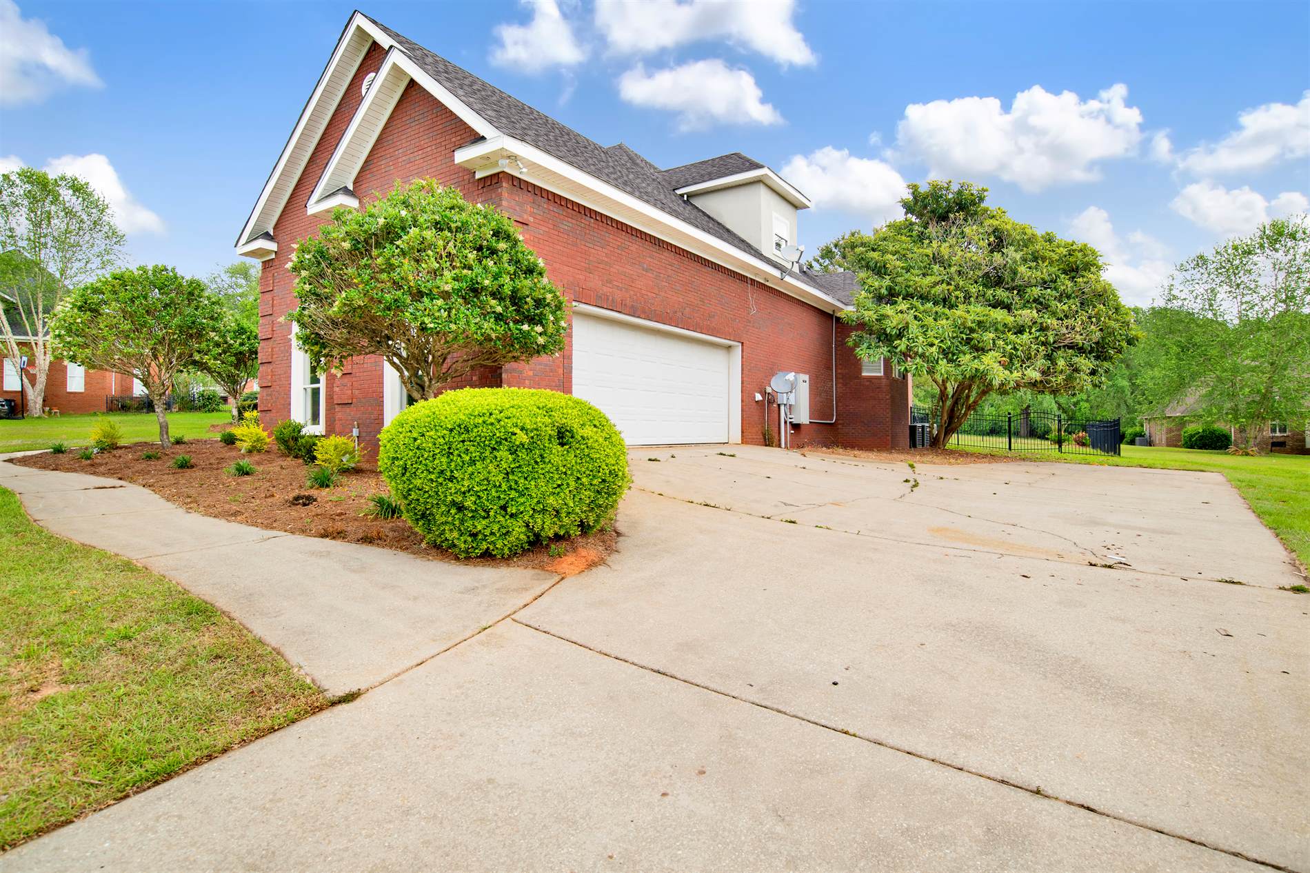 6275 Bell Creek Court East, Grand Bay, AL 36541