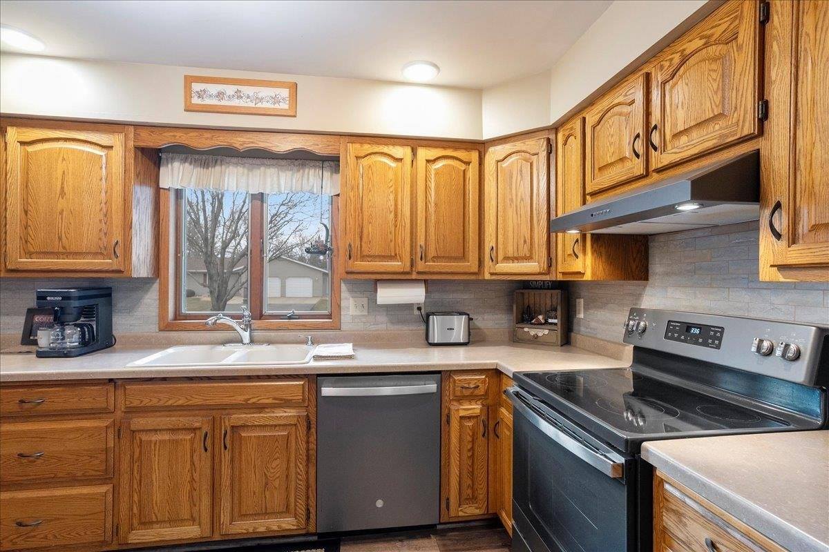 301 S Larch Avenue, Marshfield, WI 54449