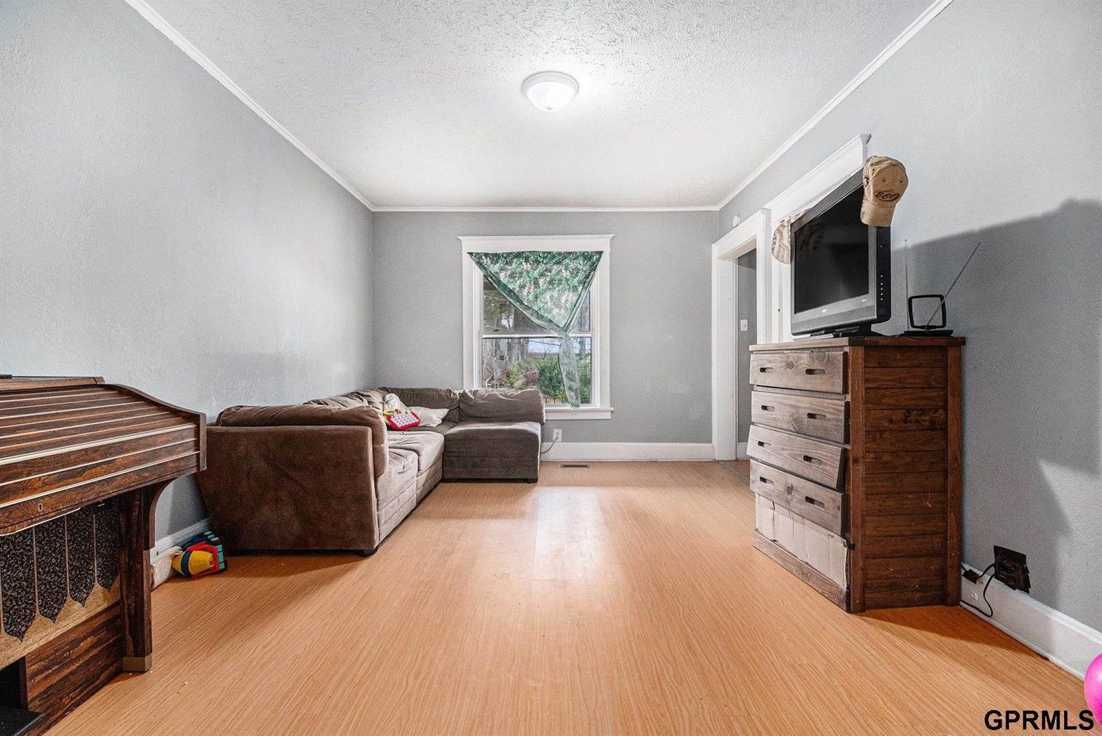 2744 South 9 Street, Omaha, NE 68108