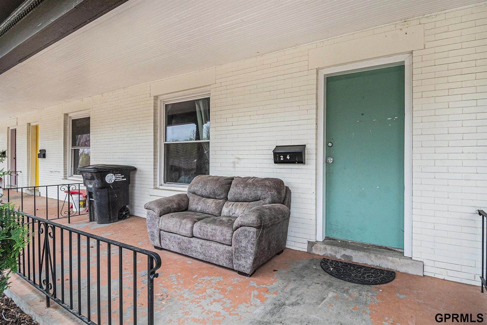 2744 South 9 Street, Omaha, NE 68108