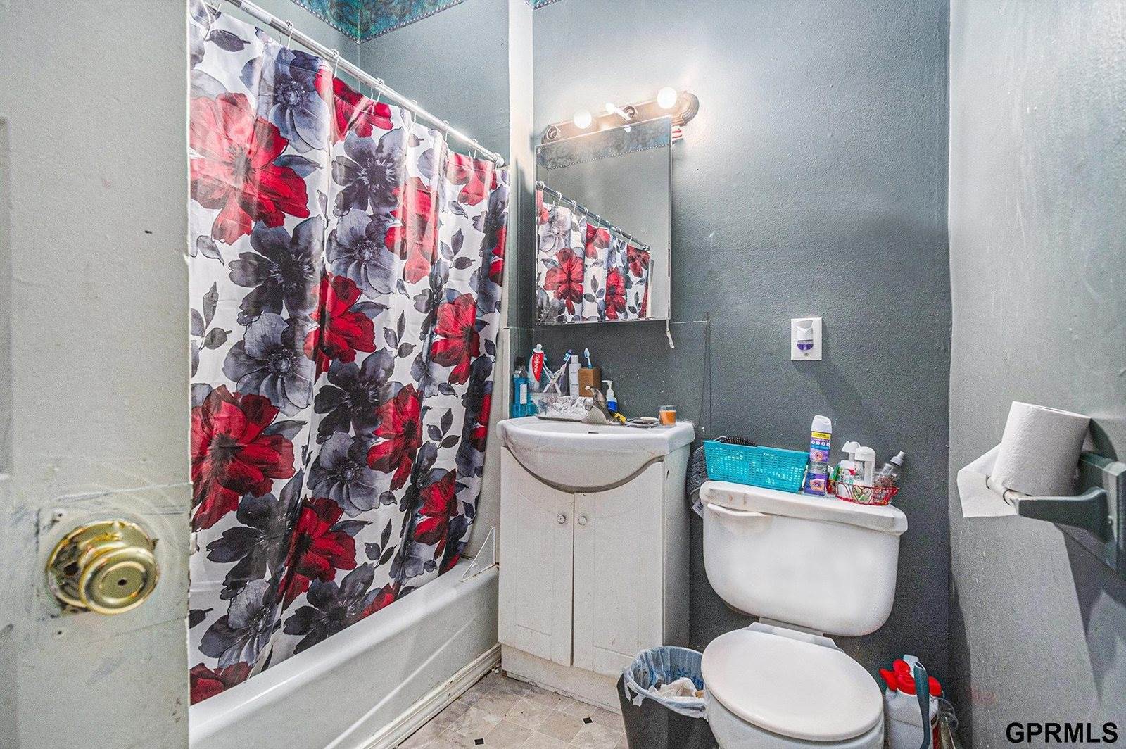 2744 South 9 Street, Omaha, NE 68108