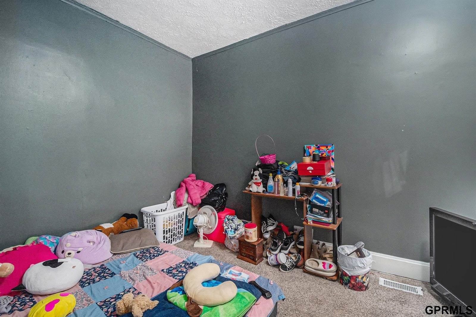 2744 South 9 Street, Omaha, NE 68108