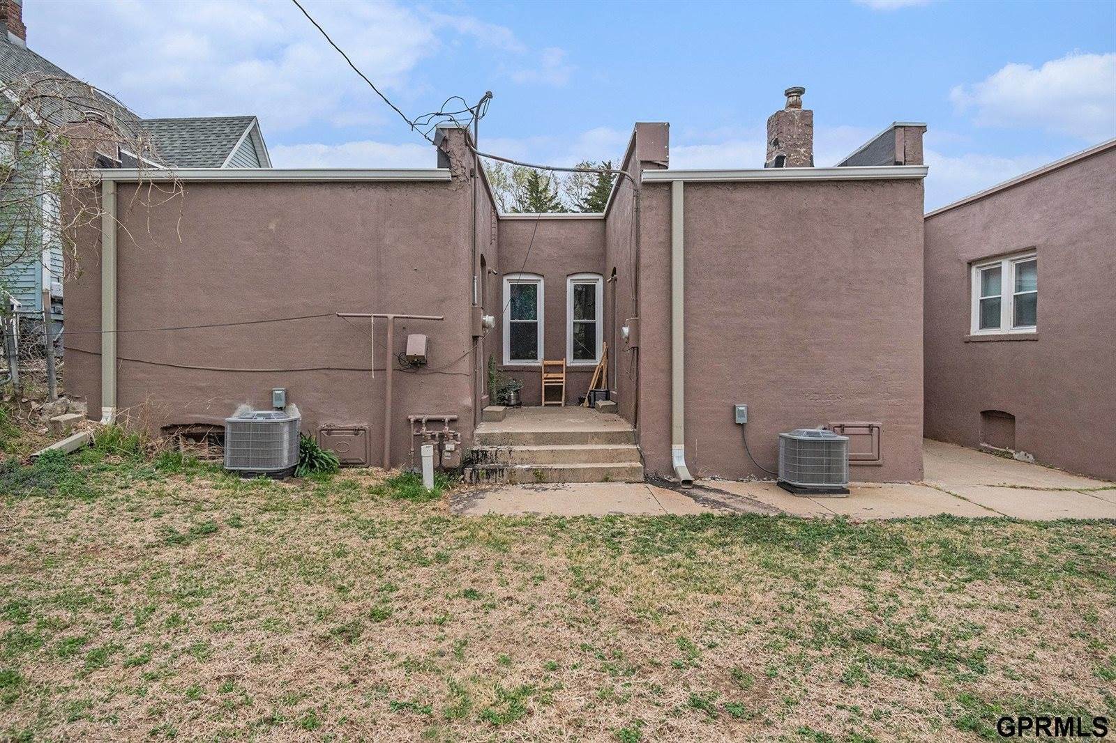 2744 South 9 Street, Omaha, NE 68108