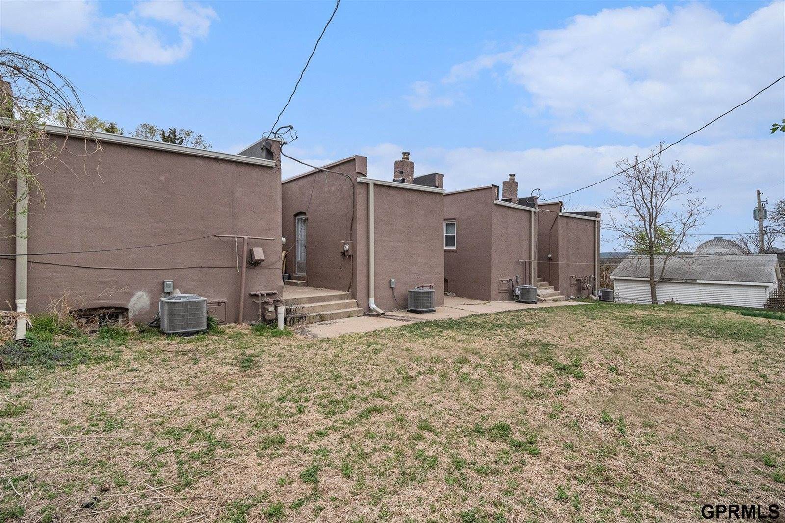 2744 South 9 Street, Omaha, NE 68108