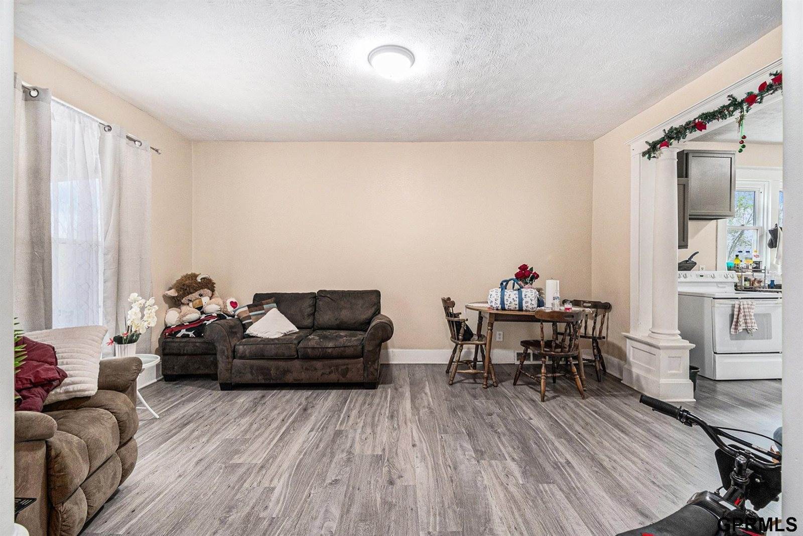 2744 South 9 Street, Omaha, NE 68108