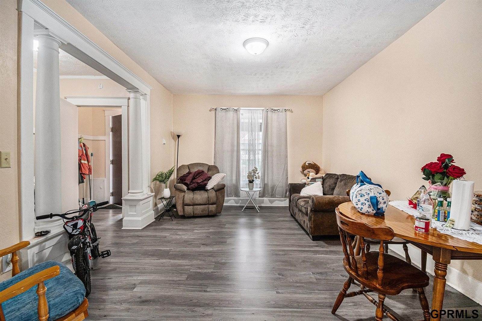 2744 South 9 Street, Omaha, NE 68108