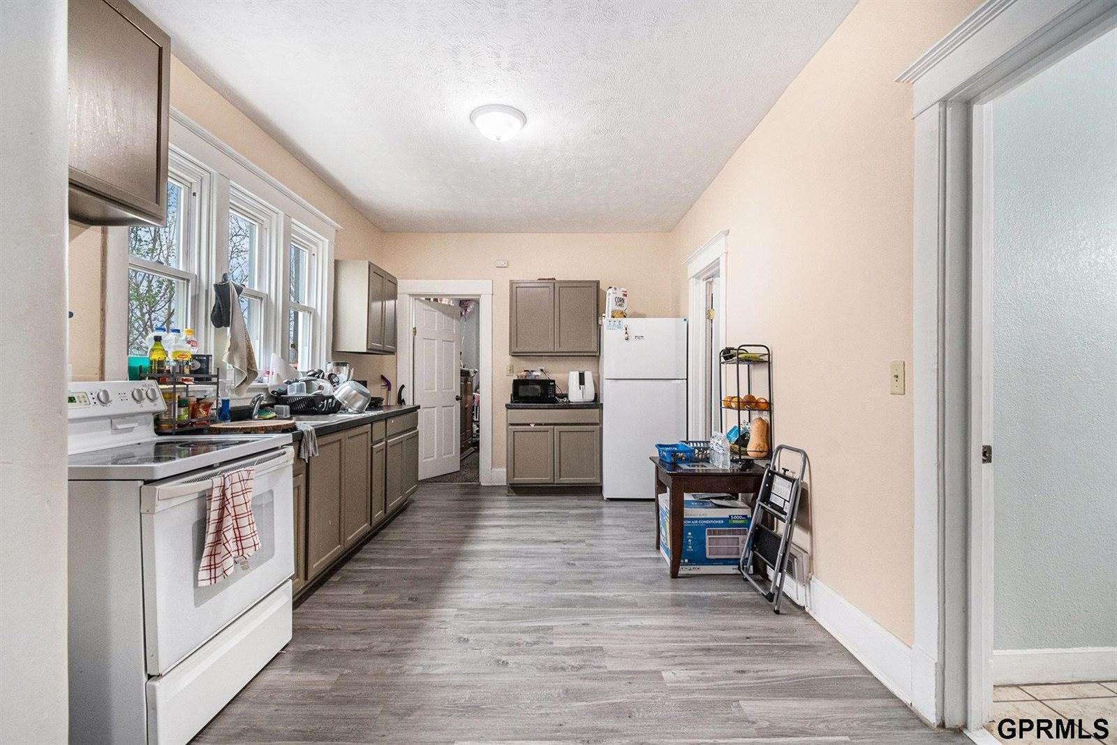 2744 South 9 Street, Omaha, NE 68108