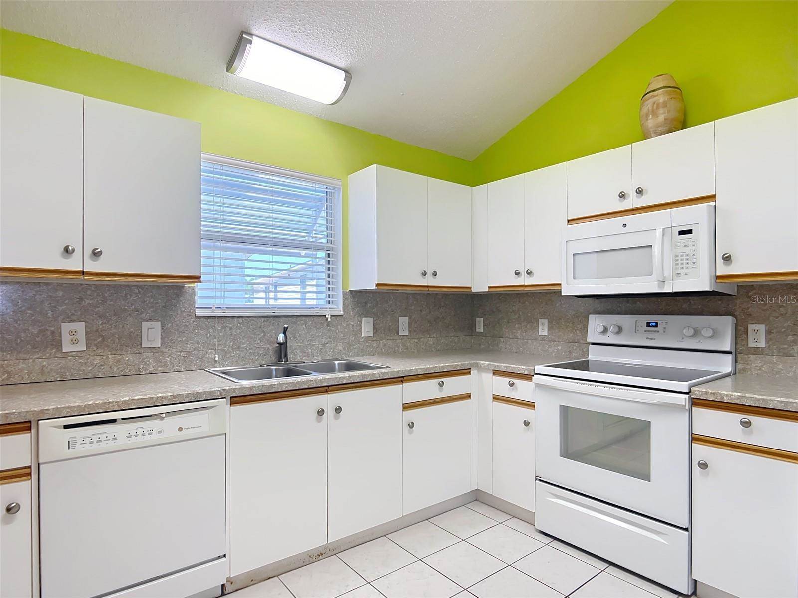 508 Carrera Drive, Lady Lake, FL 32159