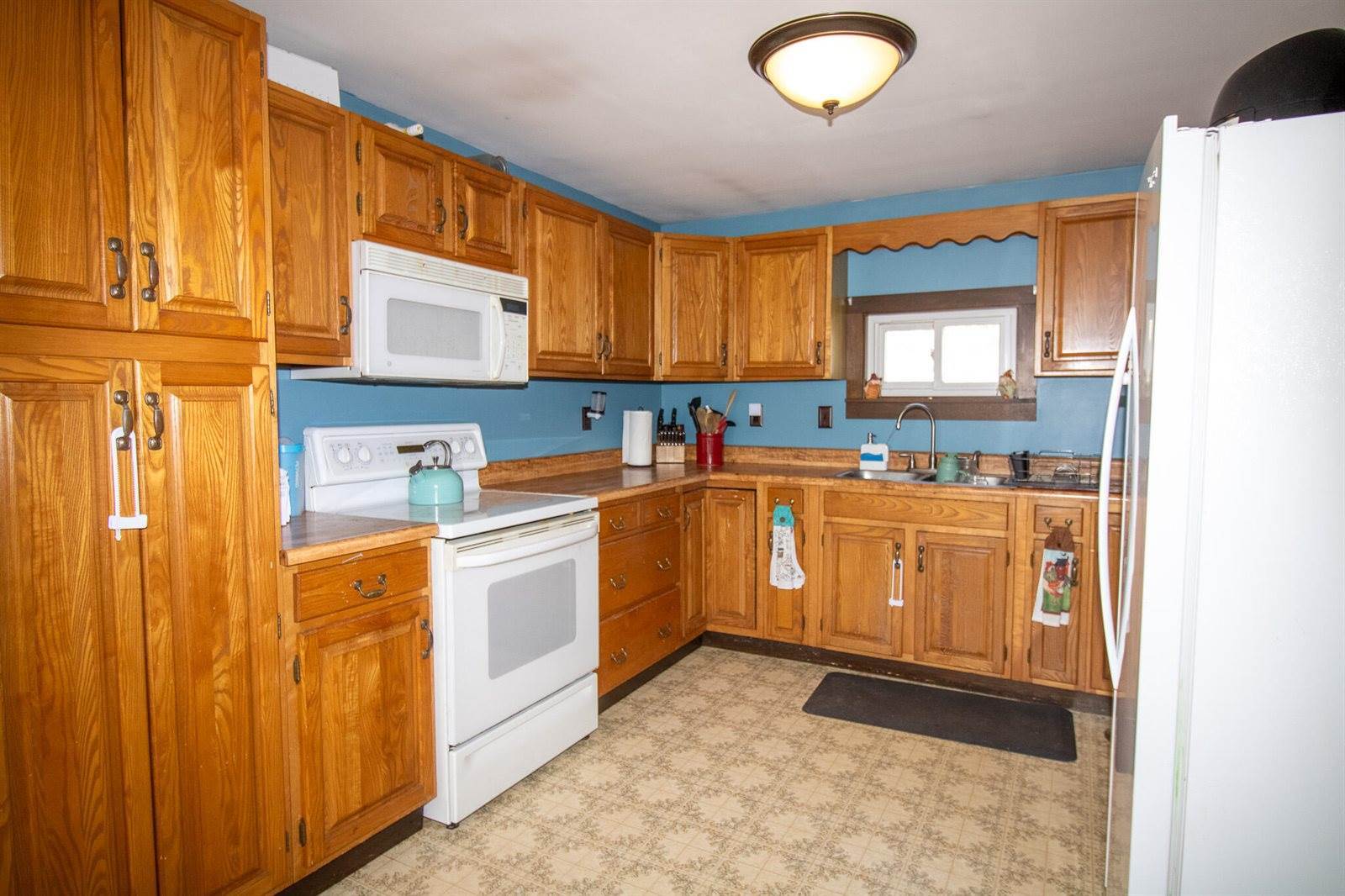 1114 Kennebec Road, Hampden, ME 04444