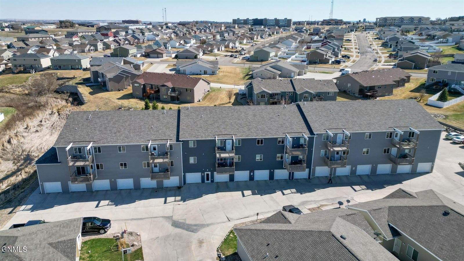 829 Canada Avenue, Bismarck, ND 58503