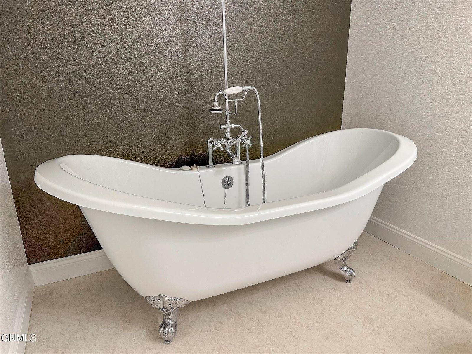 829 Canada Avenue, Bismarck, ND 58503