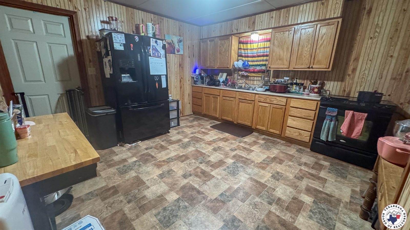 305,307 & 307A Georgia St, Queen City, TX 75572