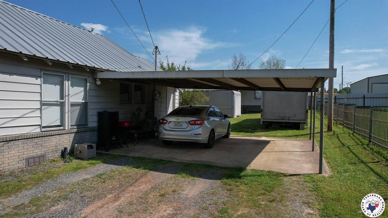 305,307 & 307A Georgia St, Queen City, TX 75572