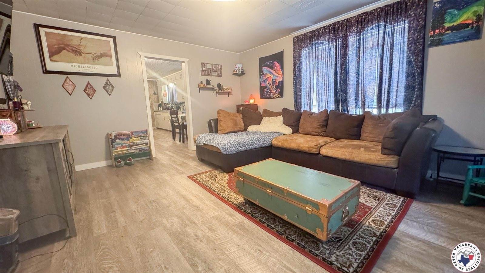 305,307 & 307A Georgia St, Queen City, TX 75572