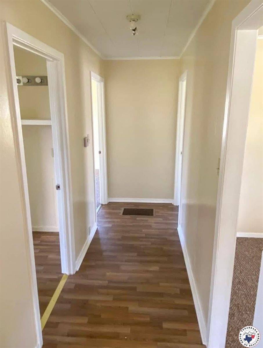 305,307 & 307A Georgia St, Queen City, TX 75572