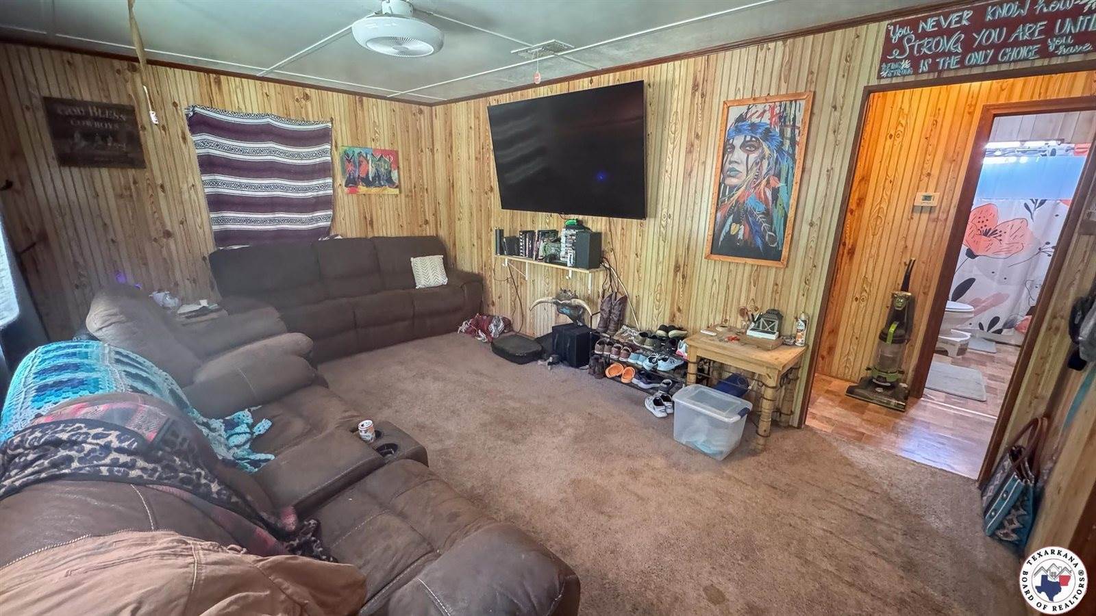 305,307 & 307A Georgia St, Queen City, TX 75572